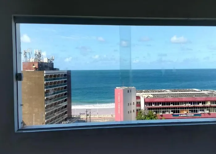 Belíssimo Apto vista mar espetacular na Barra - 100 metros da praia!